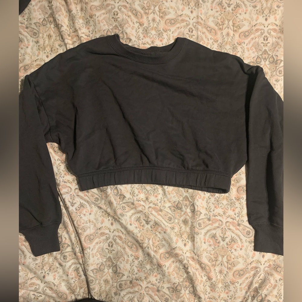 Hollister cropped sweat shirt